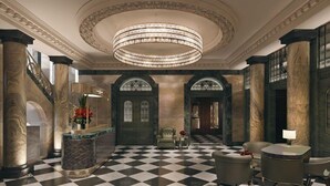 Lobby sitting area - Arthur's Palace Off the Strip 12 (Région Test)
