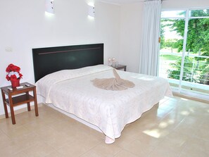 Habitación, 1 cama King size | Escritorio 