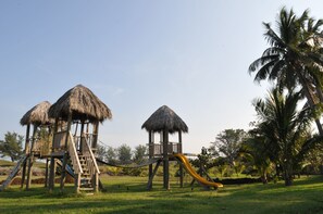 Children’s play area – outdoor - Hotel Boca de Ovejas (Alto Lucero)