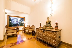 Interior entrance - Tissa's Inn (Kochi)