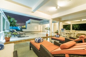 Balcony - Tissa's Inn (Kochi)