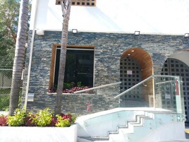 Pintu masuk hartanah