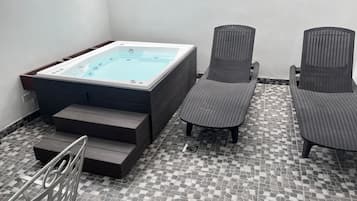 Executive Room, 1 King Bed with Sofa bed | Jetted bathtub