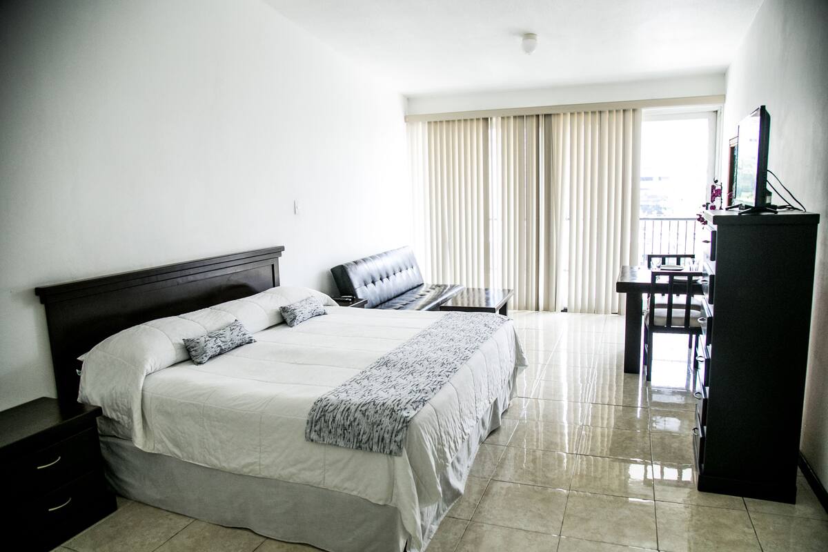 Deluxe Studio Suite | Pillowtop beds, desk, laptop workspace, blackout drapes