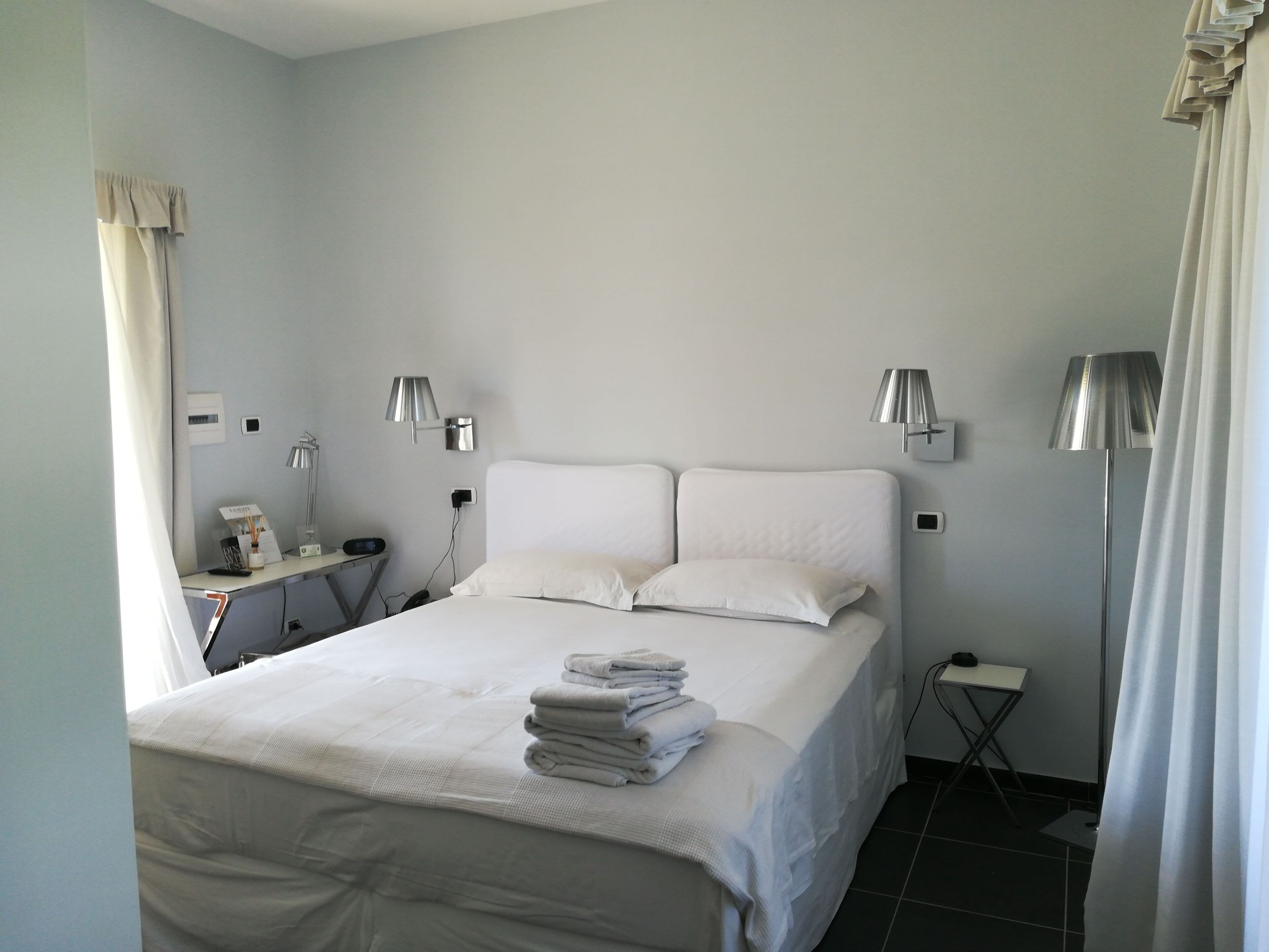 Frette Italian sheets, minibar, in-room safe, individually furnished