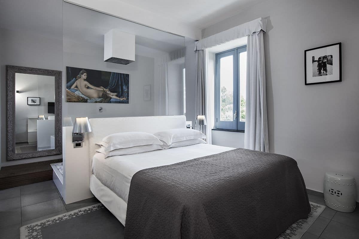 Bộ trải giường bằng vải Frette của Ý, minibar, két bảo mật tại phòng