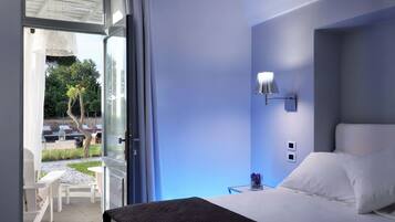 Frette Italian sheets, minibar, in-room safe, individually furnished