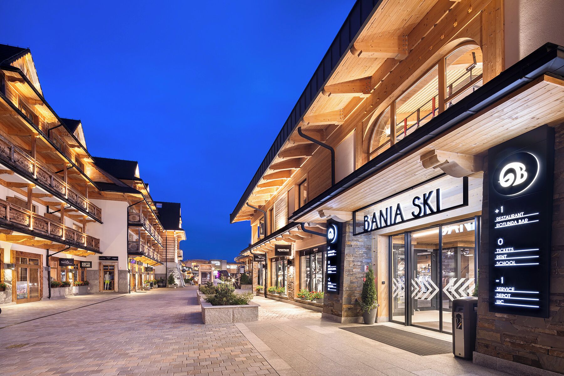 Un bâtiment sur lequel on peut lire l’inscription « BANIA SKI » et qui arbore un logo représentant un symbole de ski.