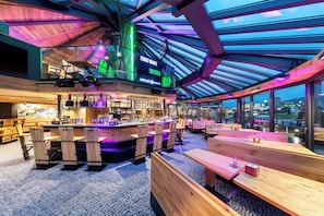 2 bars/lounges, 2 poolside bars