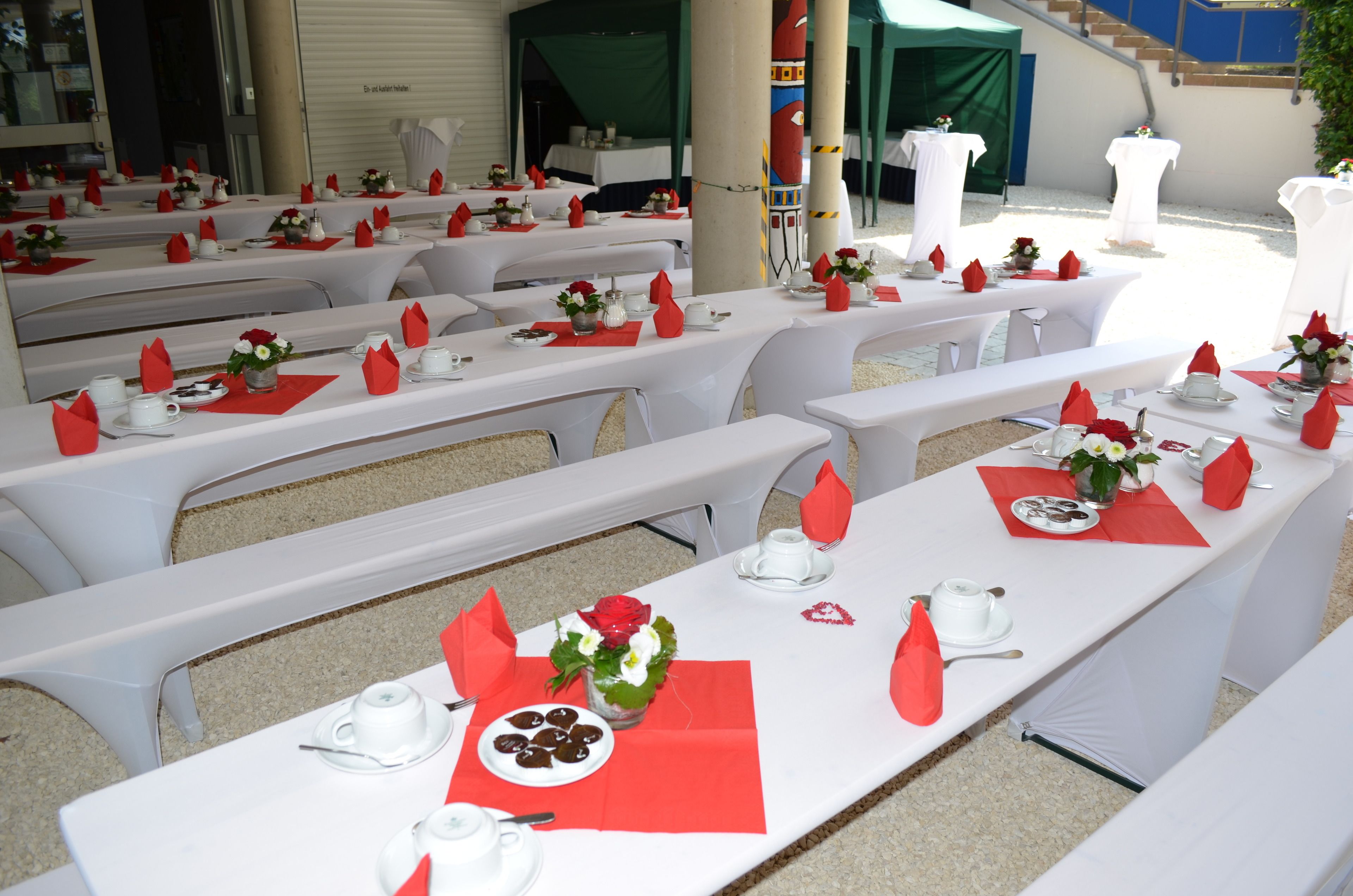 breakfast, lunch, dinner served; regional cuisine