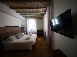 Desk, soundproofing, iron/ironing board, free WiFi - Nerva Accommodation (Rome)