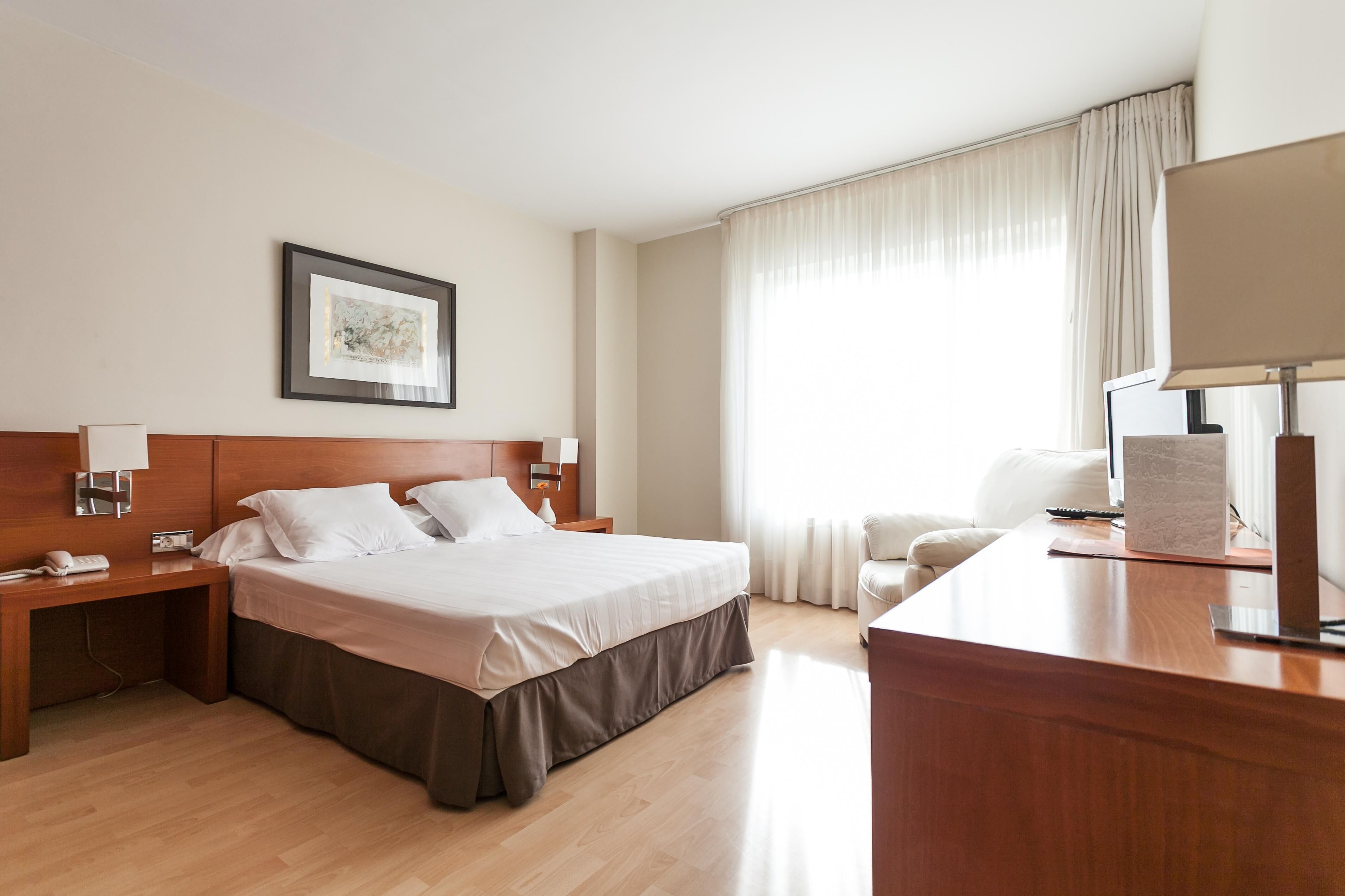 WiFi (free), bed sheets