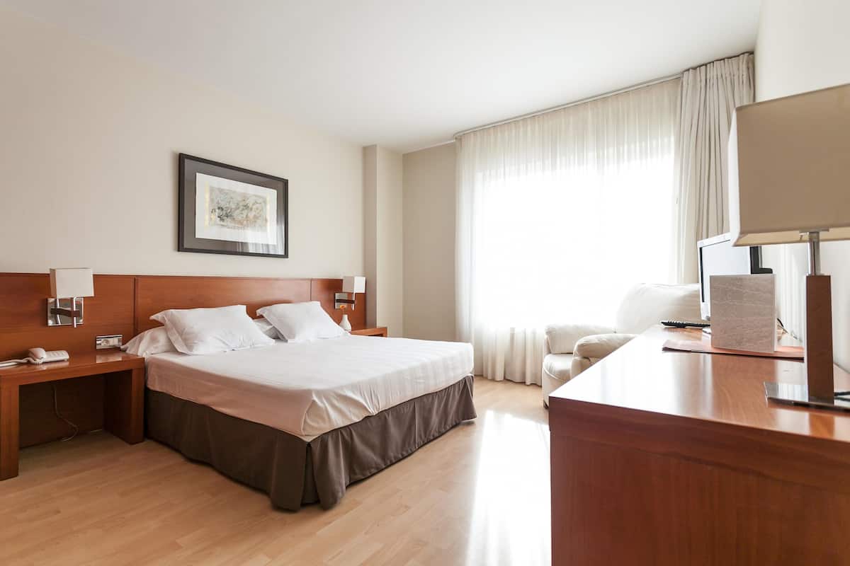 WiFi (free), bed sheets