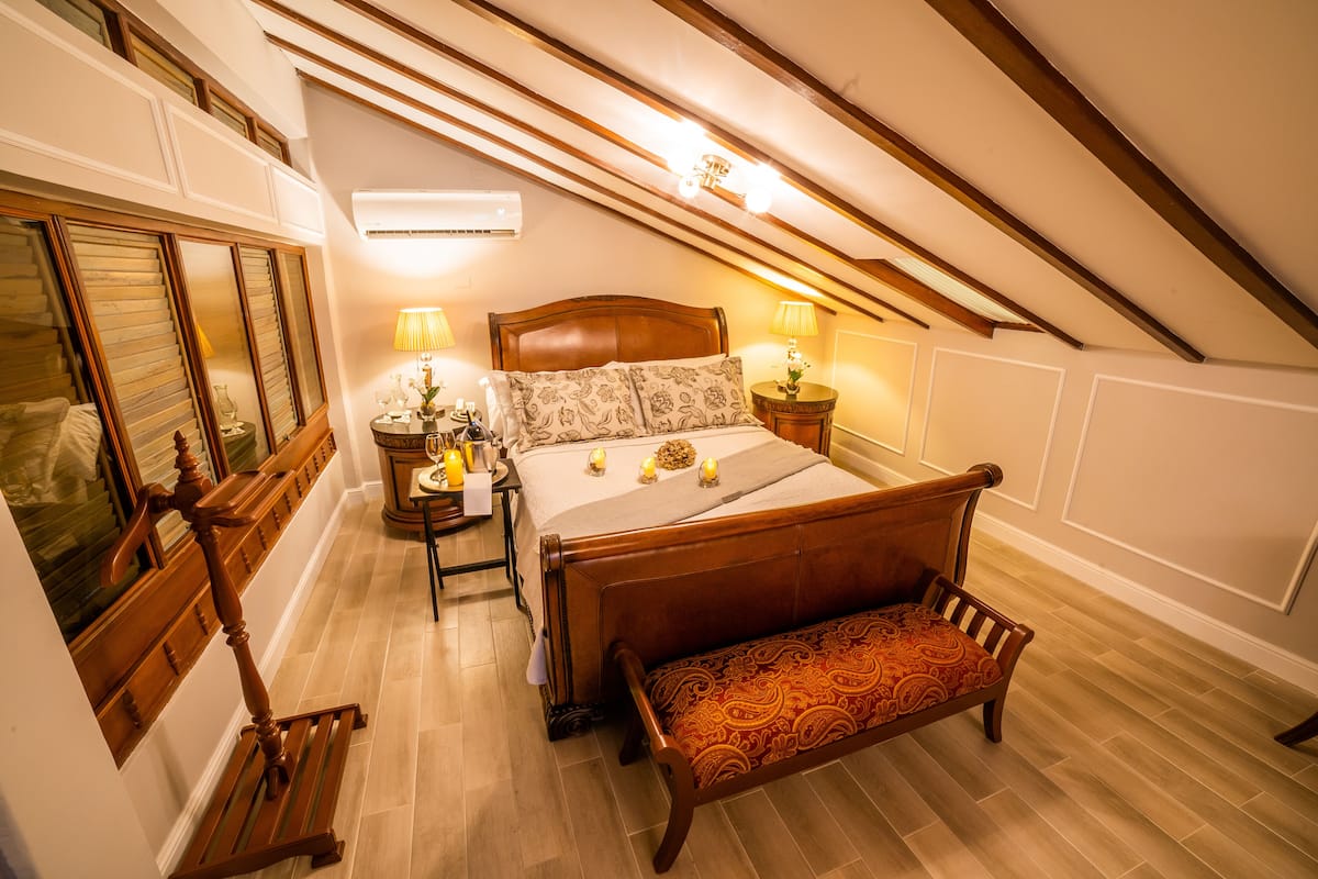 luxury studio suite | down duvets, pillow-top beds, in-room safe, individually furnished