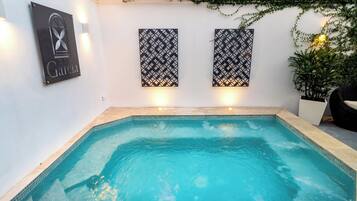 Seasonal outdoor pool