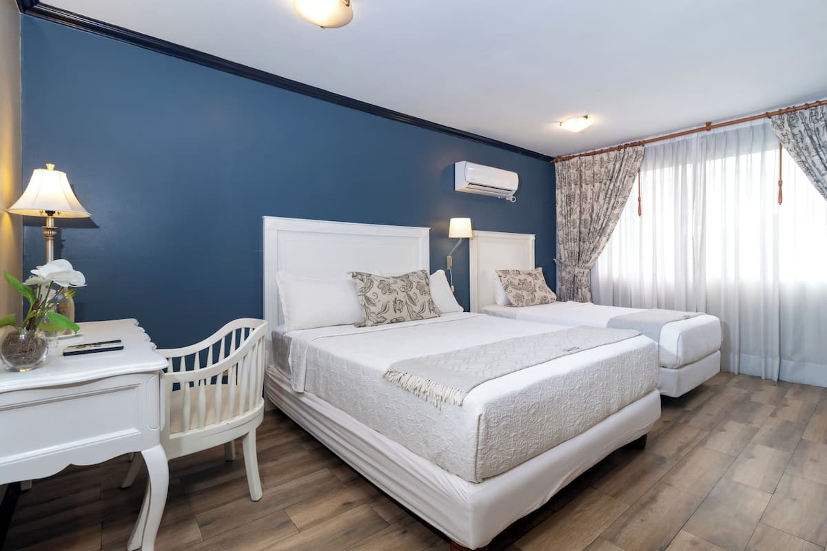 Double Room, 2 Single Beds