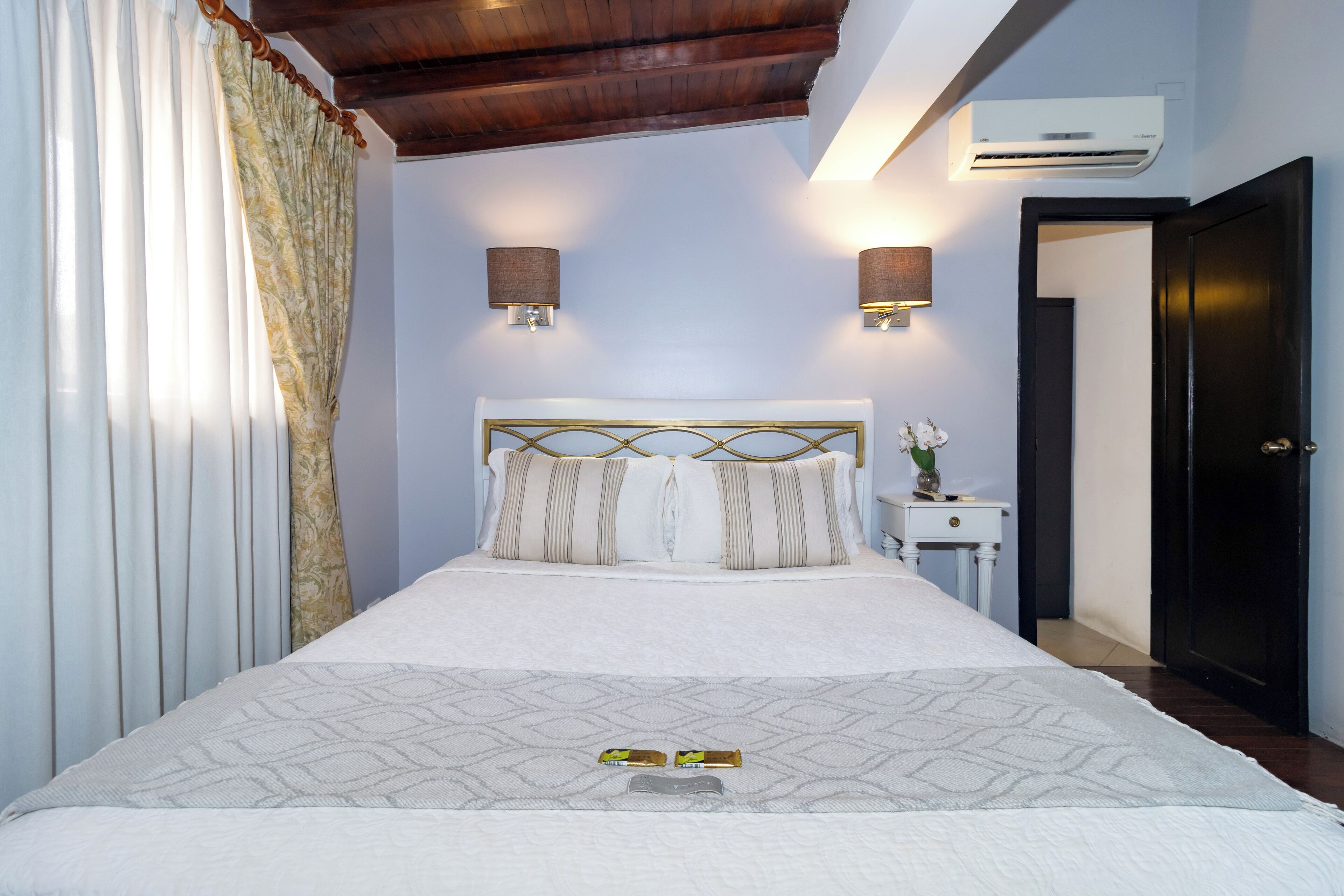 Single Room | Down comforters, pillowtop beds, in-room safe, individually furnished