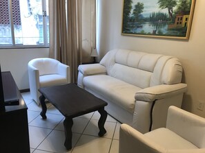 Apartment - 2 Rooms - Partial Ocean View | Living room | Flat-screen TV - Pousada Manga Rosa (Salvador)