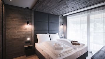 1 soveværelse, allergivenligt sengetøj, pengeskab på værelset