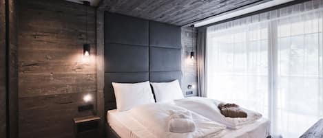 1 bedroom, hypo-allergenic bedding, in-room safe, desk