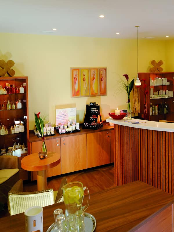 Sauna, hot tub, Turkish bath/hammam, body treatments, aromatherapy