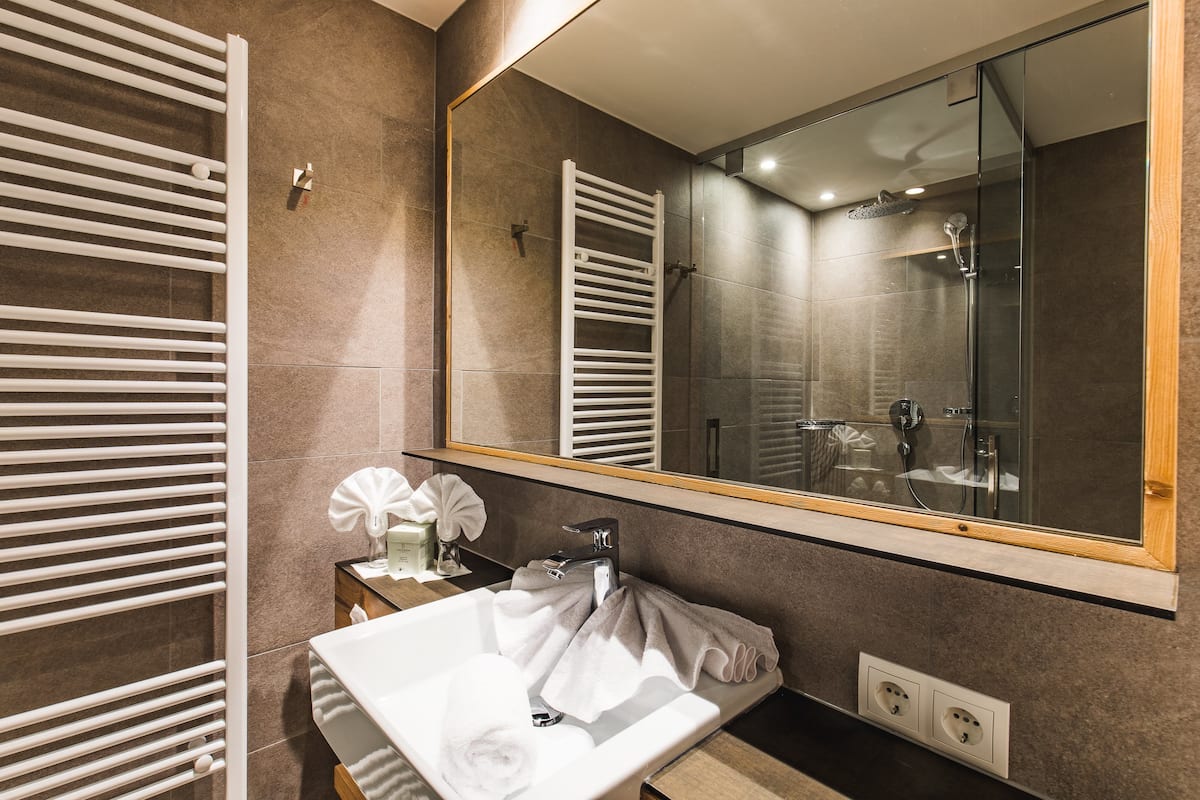 room (kuschelzimmer) | bathroom | hair dryer, bathrobes, towels