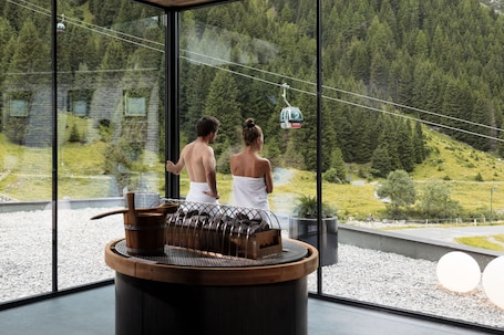 Sauna, hot tub, Turkish bath, body treatments, aromatherapy, facials. DAS VIER Sport,- und Wellnesshotel