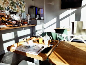 Daily buffet breakfast for a fee - Citotel Atlantic Hotel (Pau)
