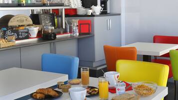 Daily buffet breakfast for a fee