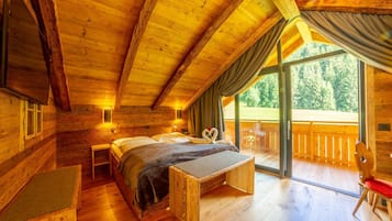 In-room safe, individually decorated, individually furnished, desk