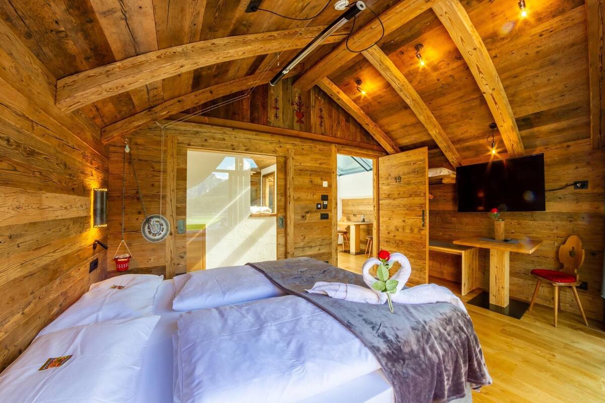 penthouse with whirlpool | in-room safe, individually decorated, individually furnished, desk