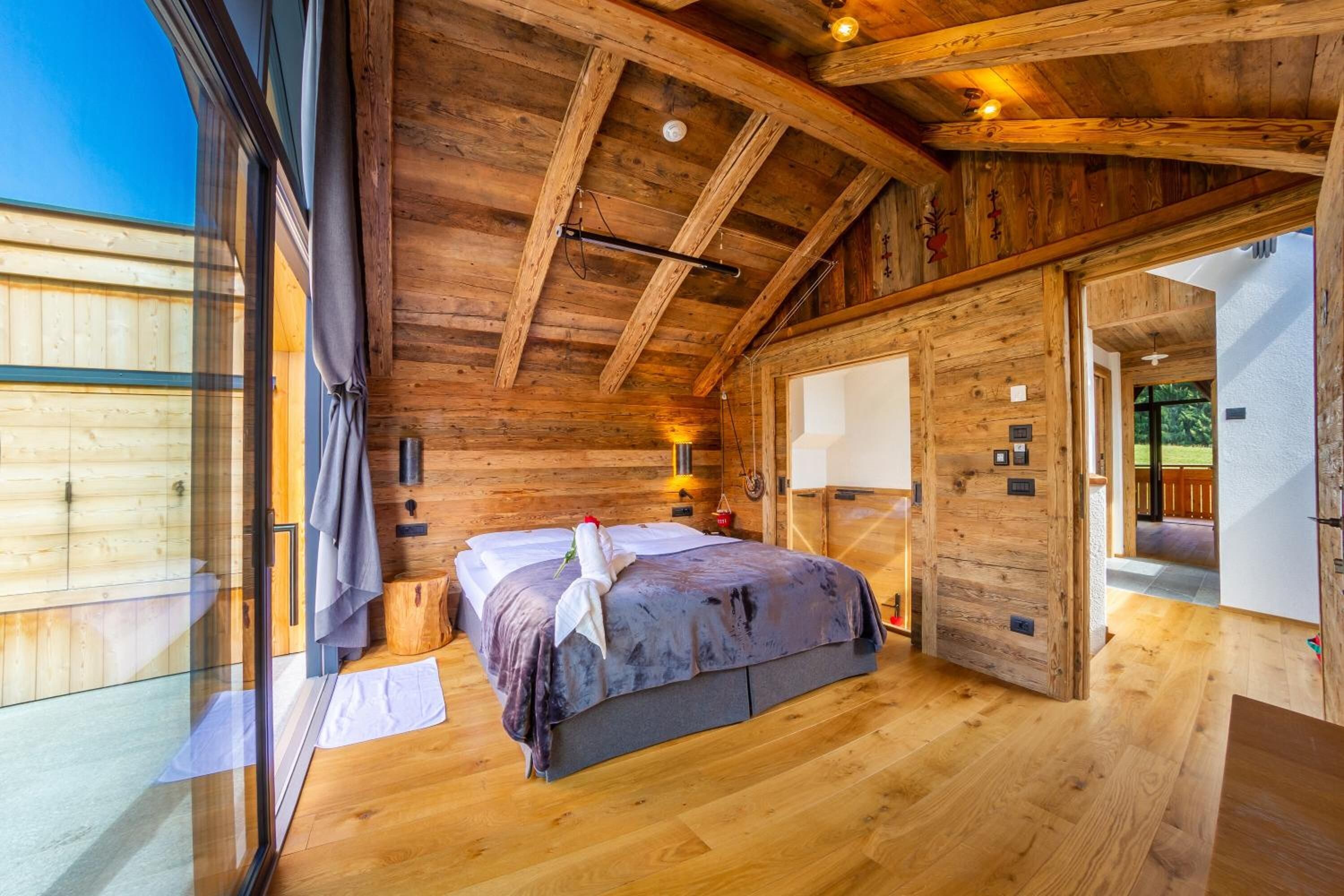 in-room safe, individually decorated, individually furnished, desk