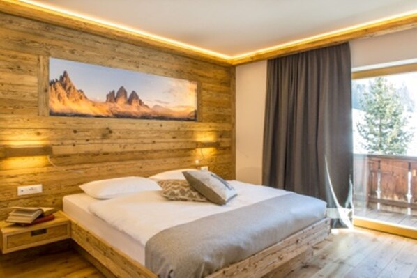 In-room safe, individually decorated, individually furnished, desk