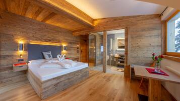 In-room safe, individually decorated, individually furnished, desk