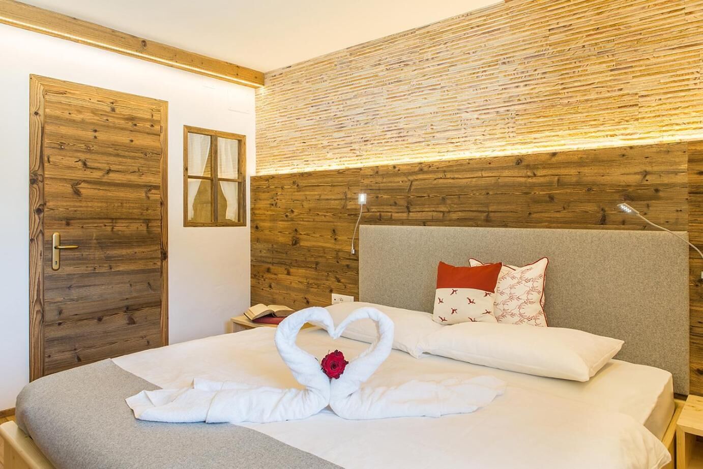 in-room safe, individually decorated, individually furnished, desk