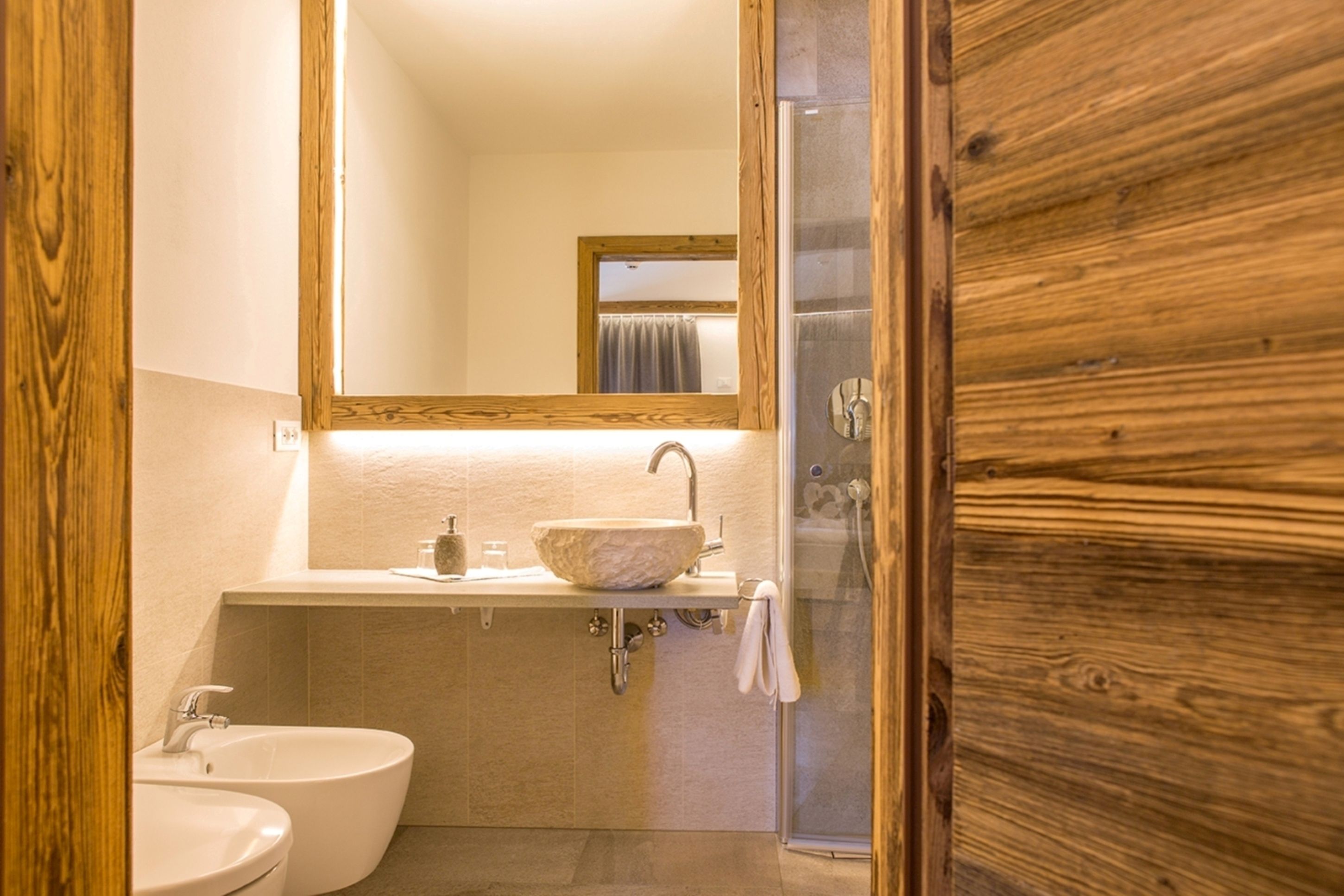 comfort room, balcony | bathroom | free toiletries, hair dryer, bidet, towels