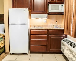 1 dormitorio, cortinas opacas, wifi gratis y mobiliario individual