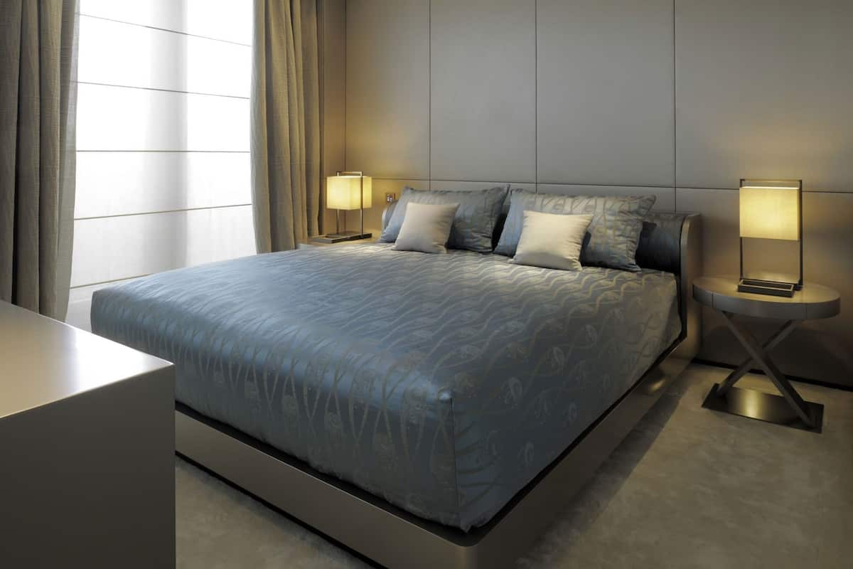 Premium bedding, down comforters, minibar, in-room safe