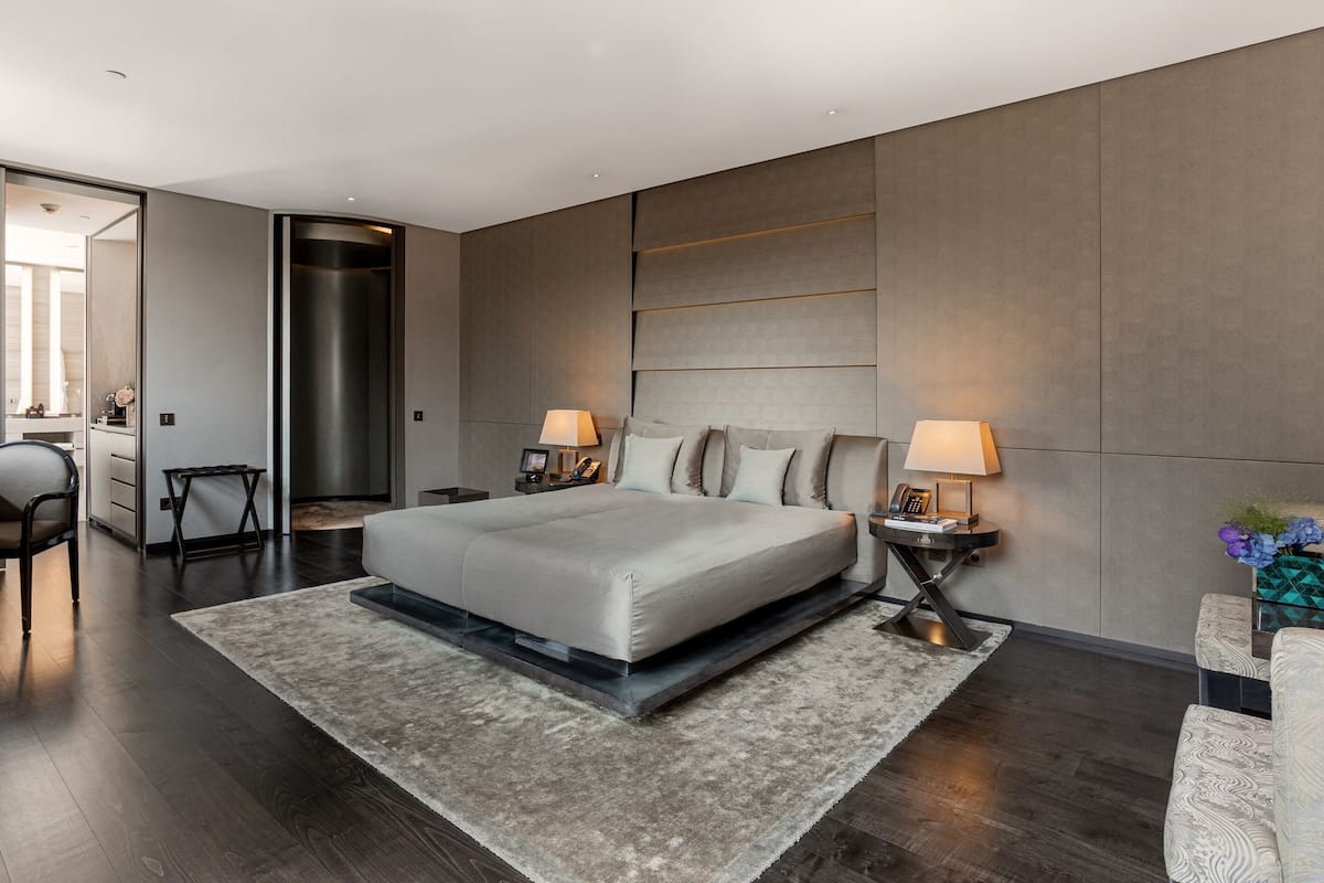 Armani Premiere Superior Room | 1 habitación, ropa de cama de alta calidad, edredón y minibar