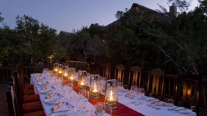 Outdoor dining - Kichaka Luxury Game Lodge (Grahamstown)