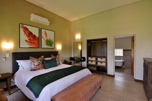 Standard Room | Premium bedding, minibar, in-room safe, individually decorated