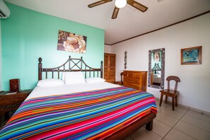 In-room safe, individually decorated, blackout curtains, free WiFi - Splash Inn Dive Resort & Villas (Roatan)