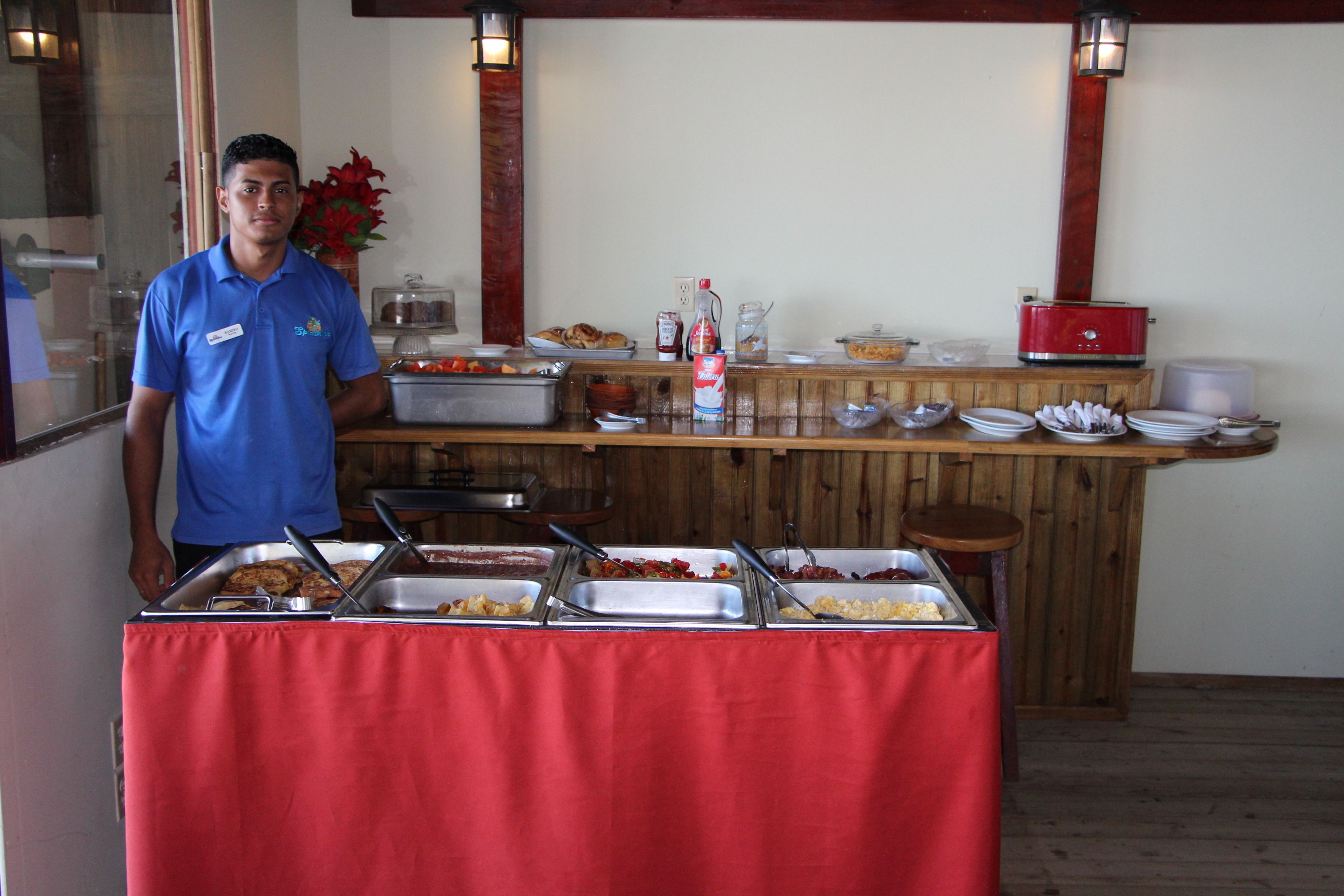 Desayuno completo (HNL 300 por persona) 