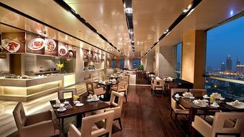 3 restaurants, breakfast, lunch, dinner served; Chinese cuisine