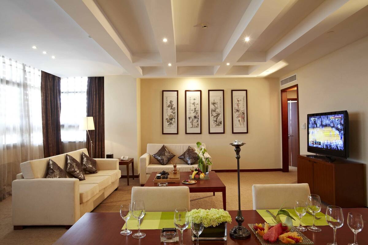 Deluxe Suite | Living area