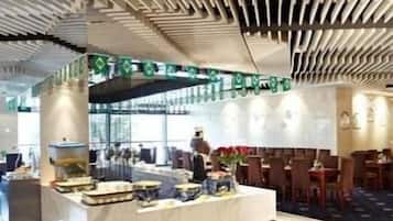 2 restaurants, breakfast served