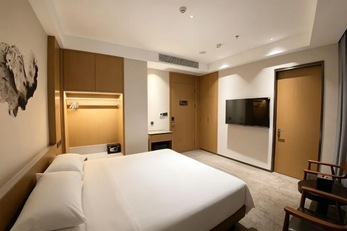 Tempur-Pedic-senger, minibar, safe på rommet og skrivebord