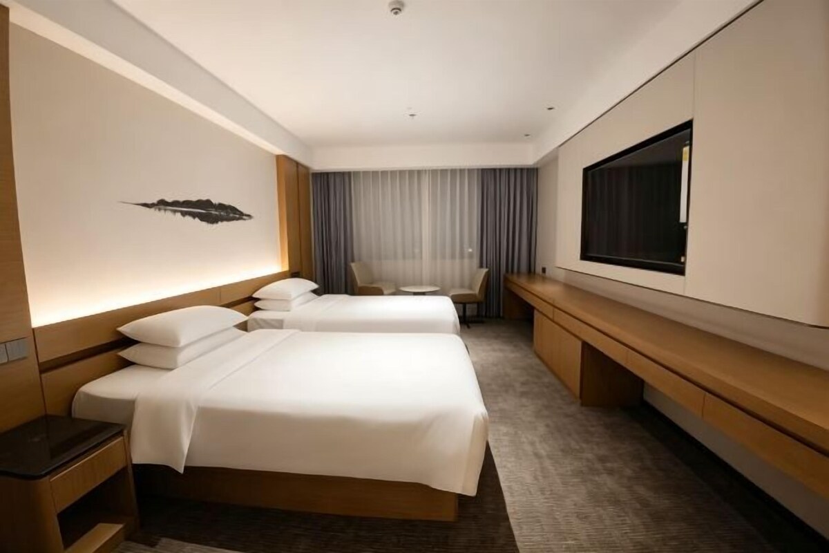 Tempur-Pedic-senger, minibar, safe på rommet og skrivebord