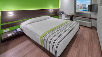 Zimmer, 1 Doppelbett, Nichtraucher | Daunenbettdecken, Zimmersafe, Schreibtisch, Verdunkelungsvorhänge