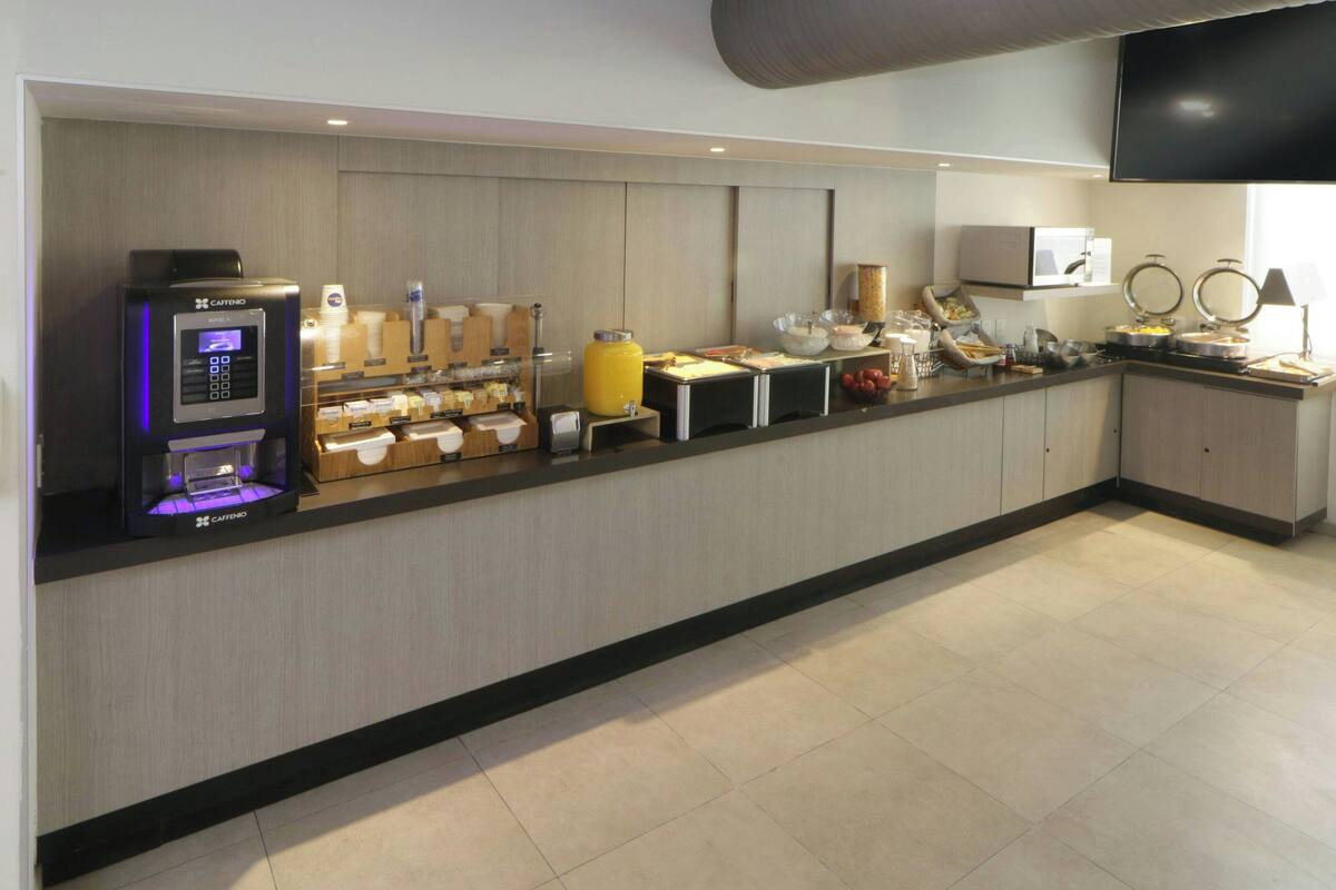 free daily continental breakfast